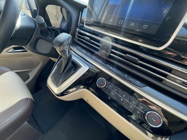 MAXUS V90  2022